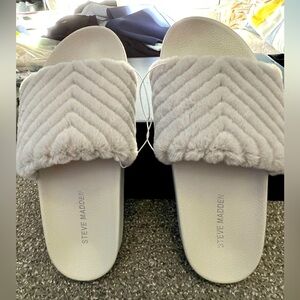 Steve Madden Fuzzy upper slides